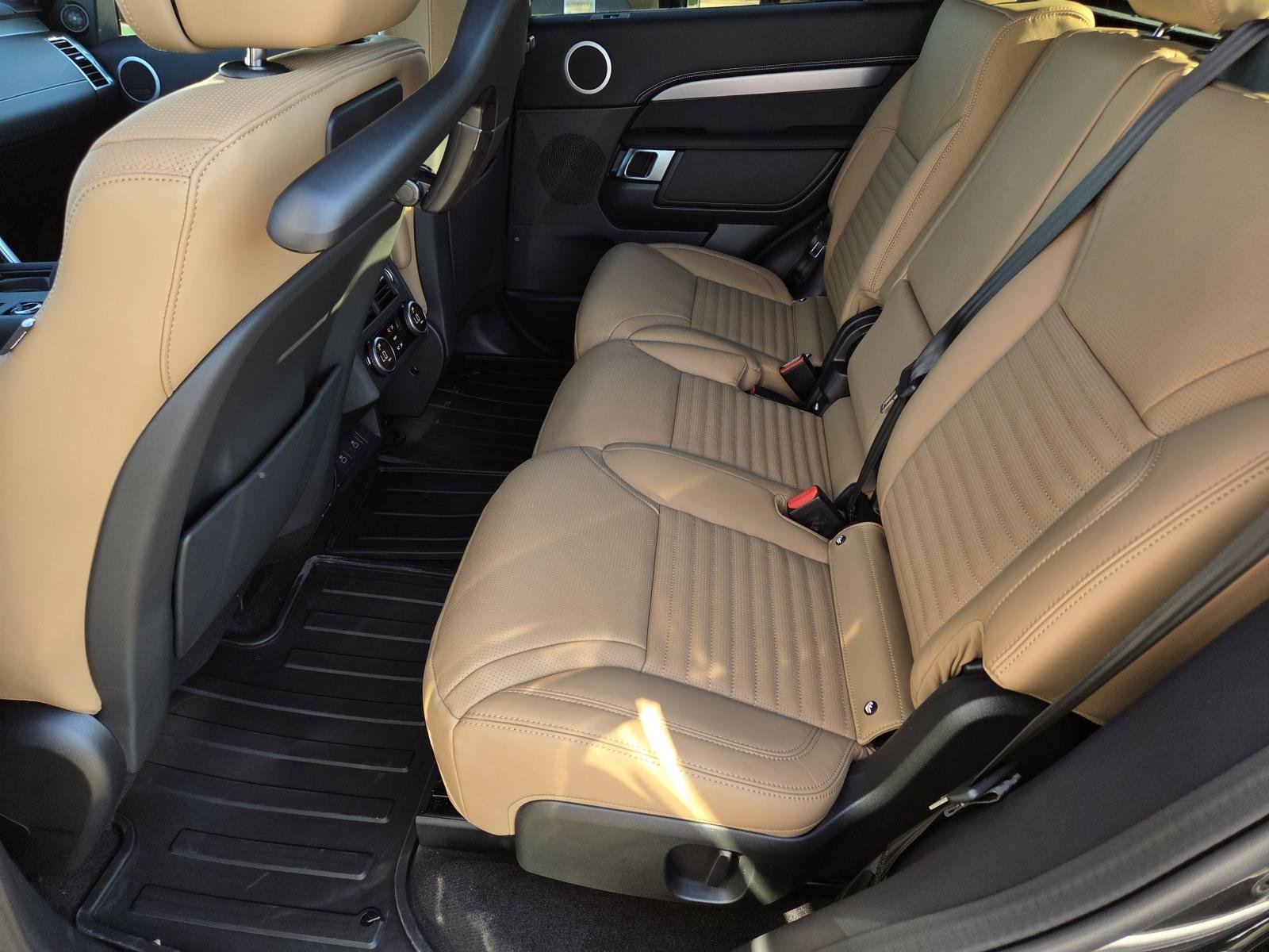 New 2026 Santorini Black Land Rover Dynamic SE image 34