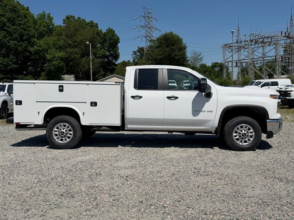 New 2026 Summit White Chevrolet WT image 3