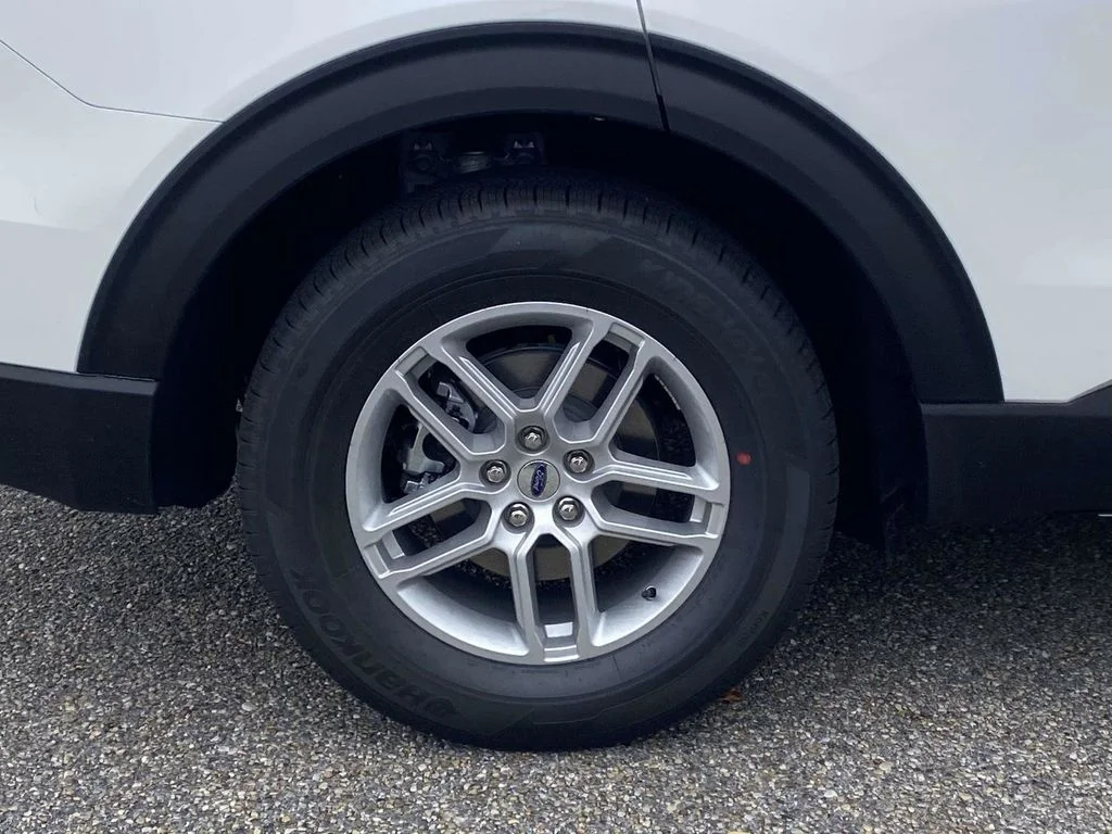 New 2026 Star White Metallic Tri-Coat Ford Active image 9