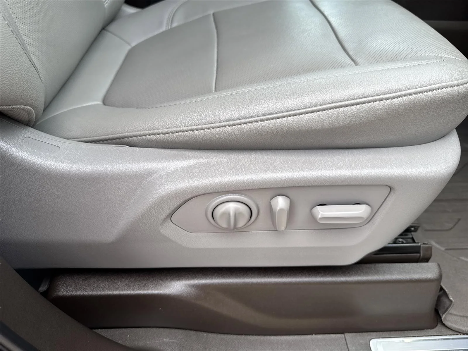 Used 2021 CAYENNE RED TINTCOAT GMC SLT image 37