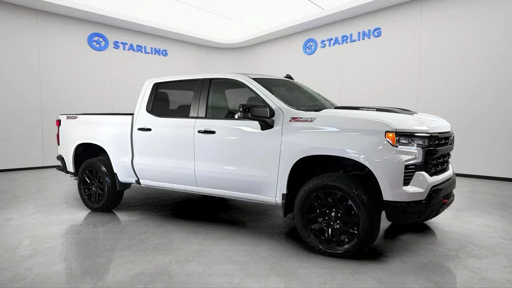 Used 2025 Summit White Chevrolet LT Trail Boss image 12