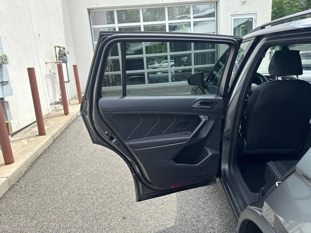 Used 2022  Volkswagen 2.0T SE R-Line Black image 19