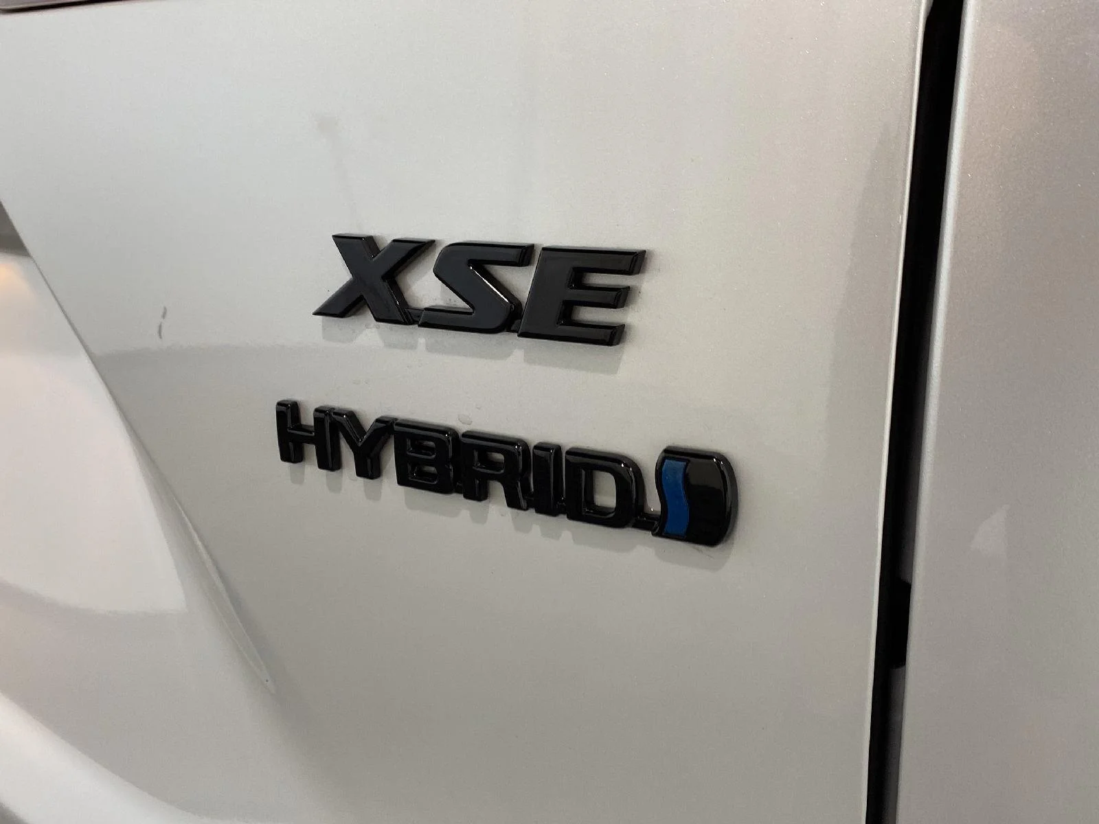 Used 2024 Wind Chill Pearl Toyota XSE image 16