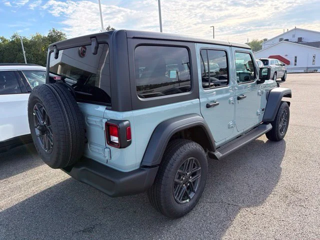 New 2027 White/off-white Jeep Sport S image 3