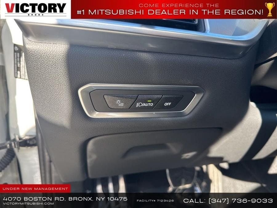Used 2024 White BMW xDrive40i image 36