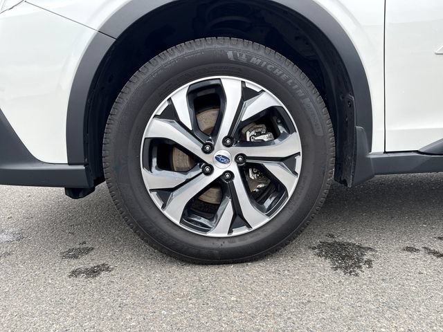 Used 2022 Crystal White Pearl Subaru Limited image 29