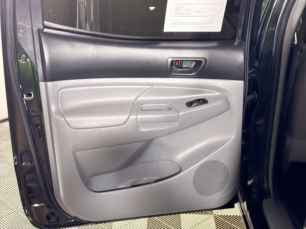 Used 2013 Green Toyota Base image 18