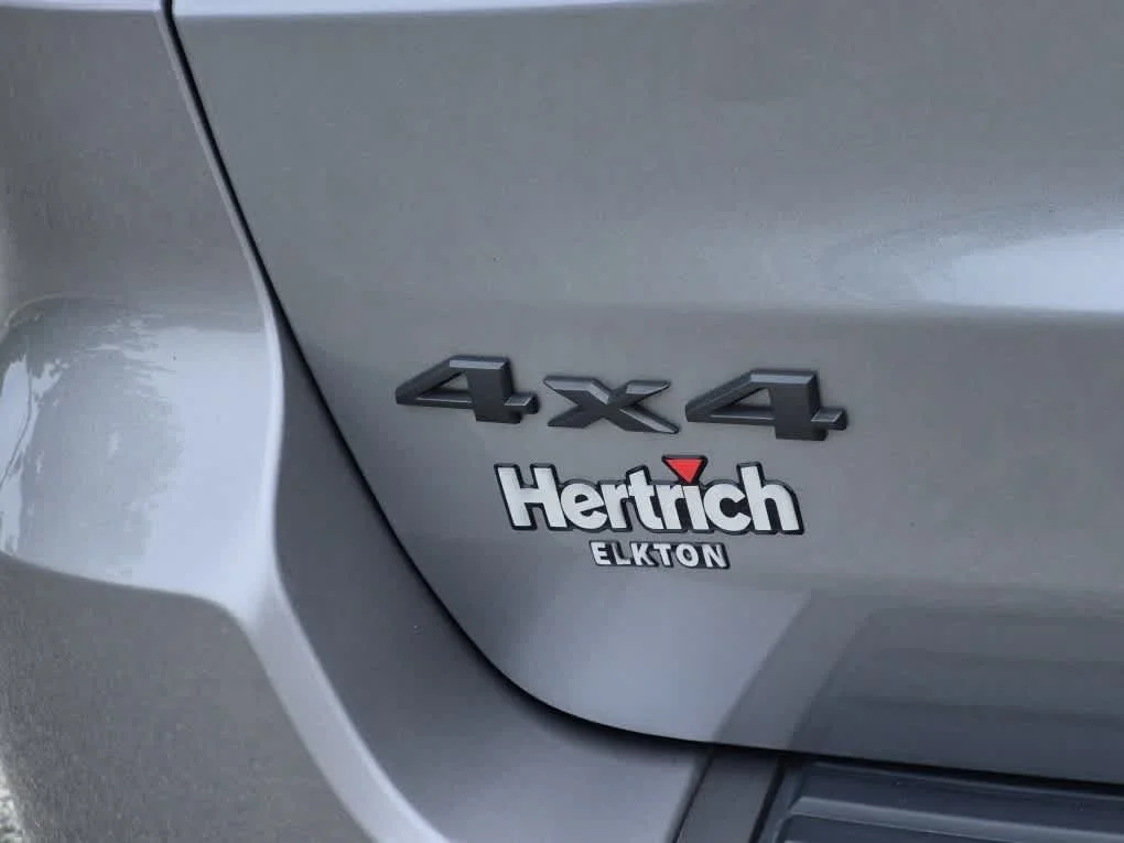 Used 2019 Billet Silver Metallic Clearcoat Jeep Trailhawk image 23
