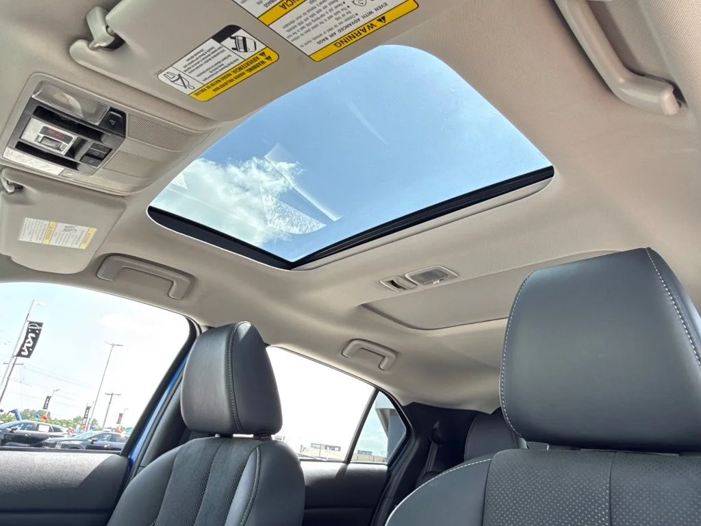Used 2024 Blue Mitsubishi SE image 24