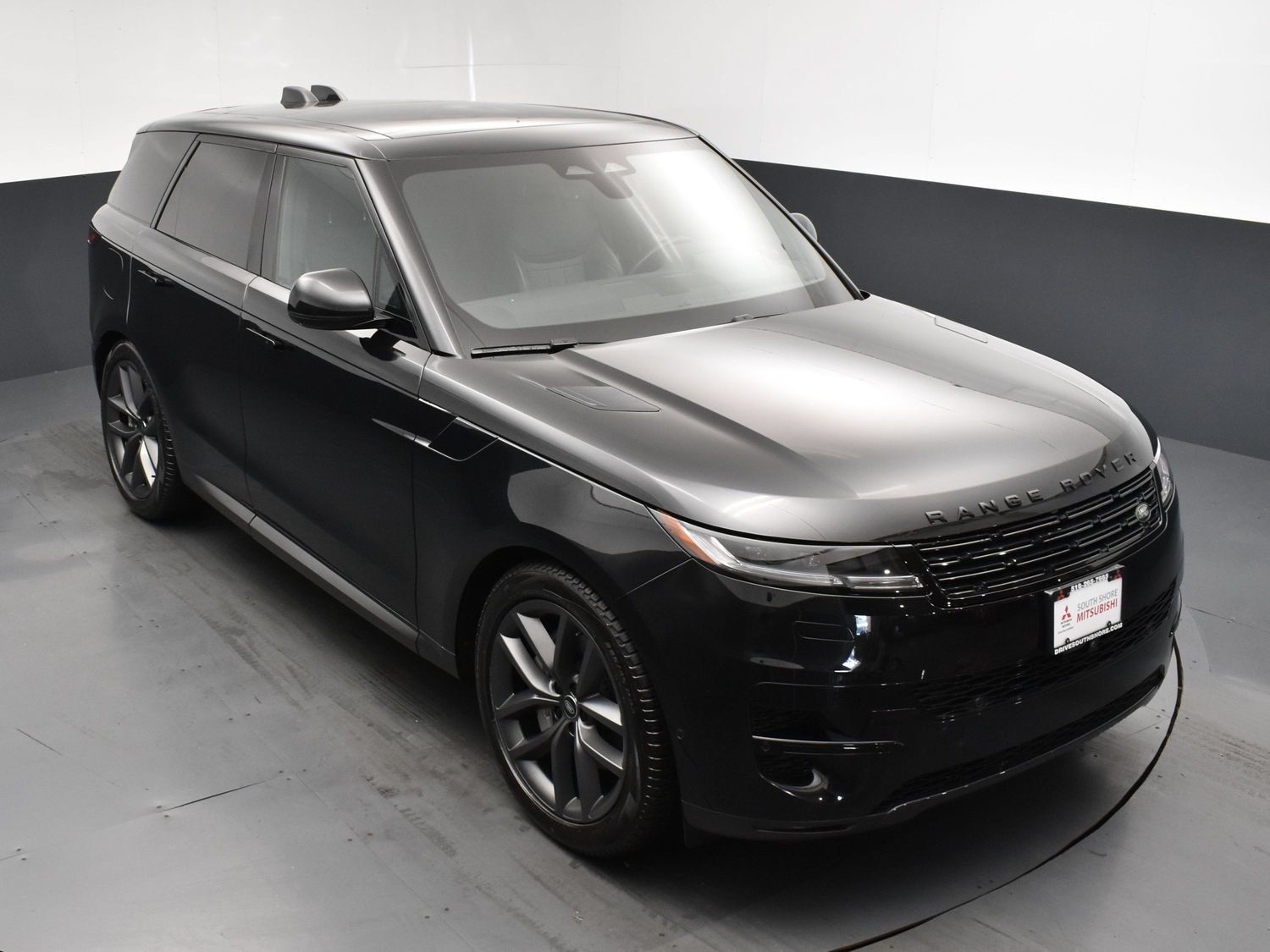 Used 2024 Black Land Rover SE image 18
