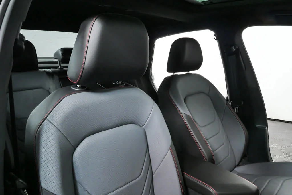 New 2026 Monument Gray w/Deep Black Roof Volkswagen Autobahn image 21