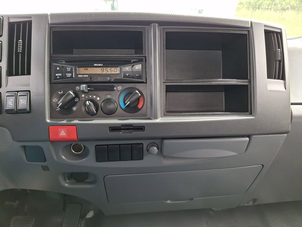 Used 2016 White Isuzu IBT PWL image 15