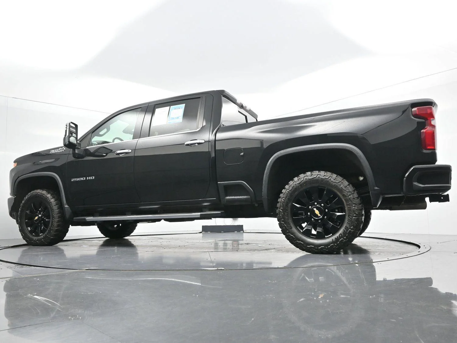 Used 2021 Black Chevrolet High Country image 46