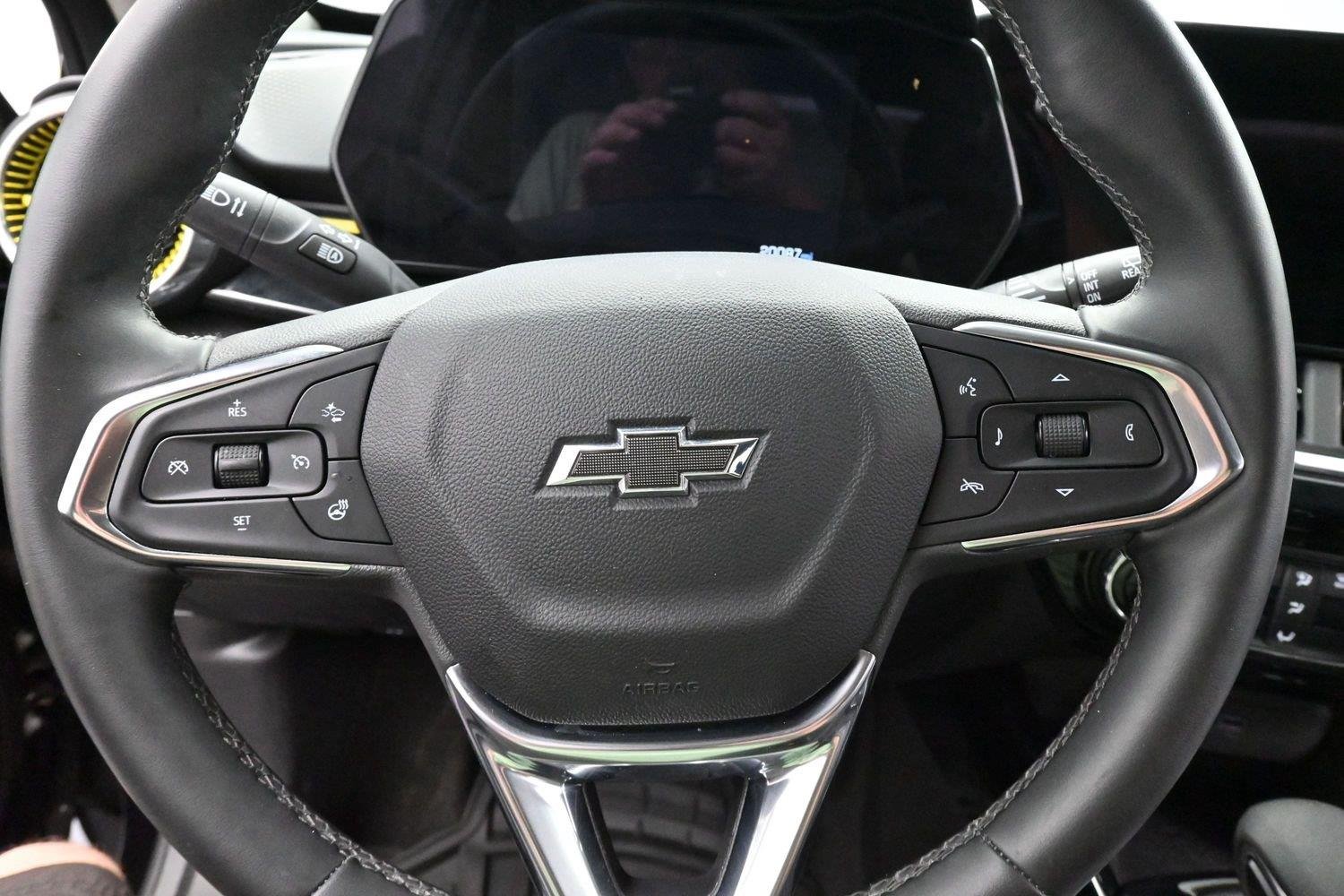 Used 2025 Mosaic Black Metallic Chevrolet ACTIV image 17