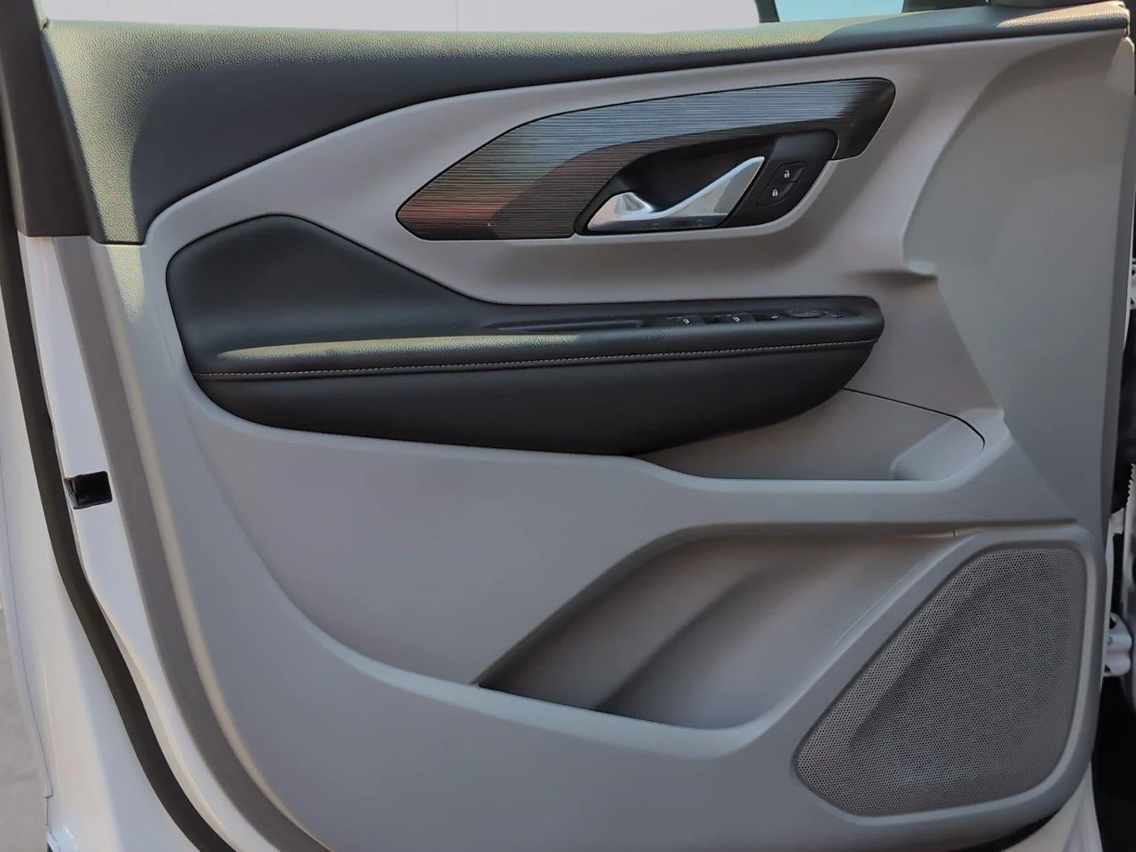 Used 2022 Summit White GMC SLE image 15