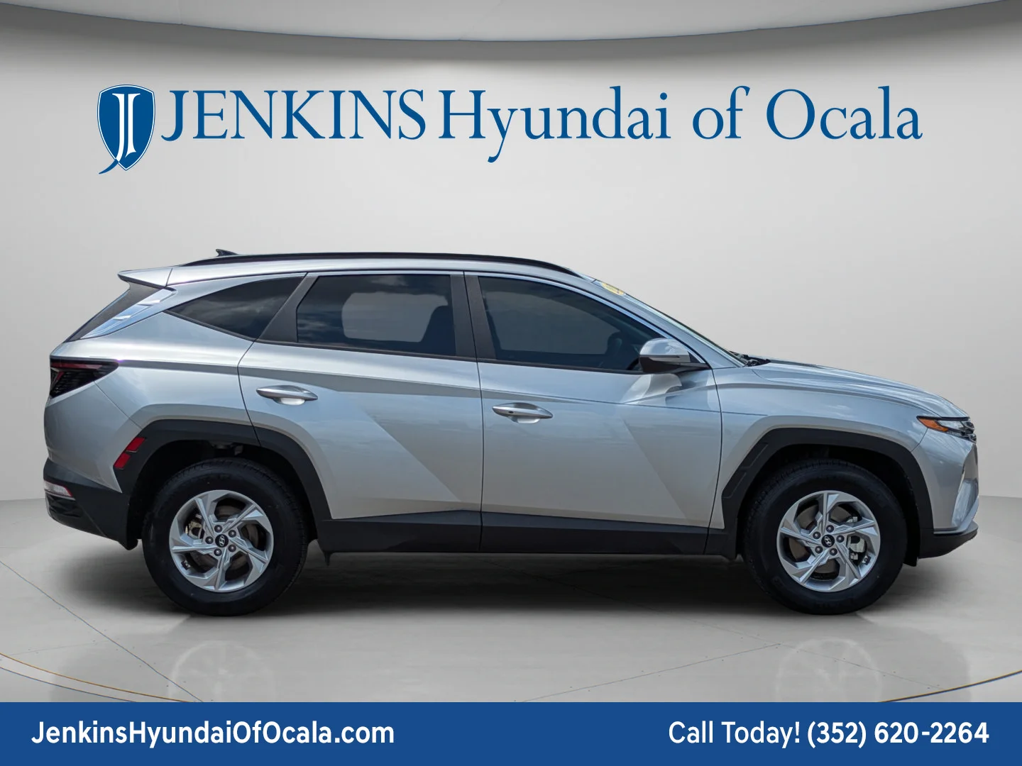 Used 2022 Shimmering Silver Hyundai SEL image 2