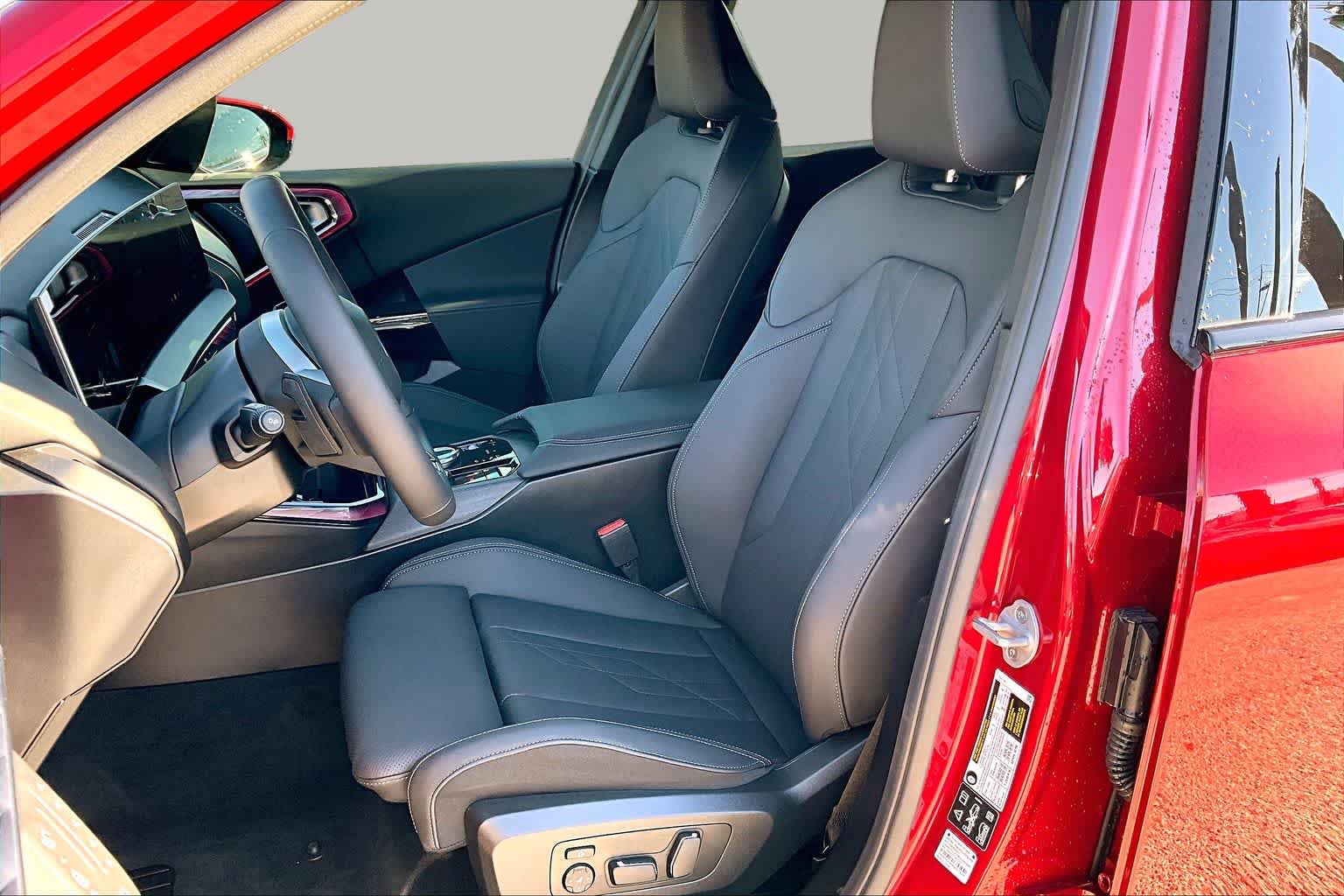Used 2026 Vegas Red Metallic BMW 30 xDrive image 6