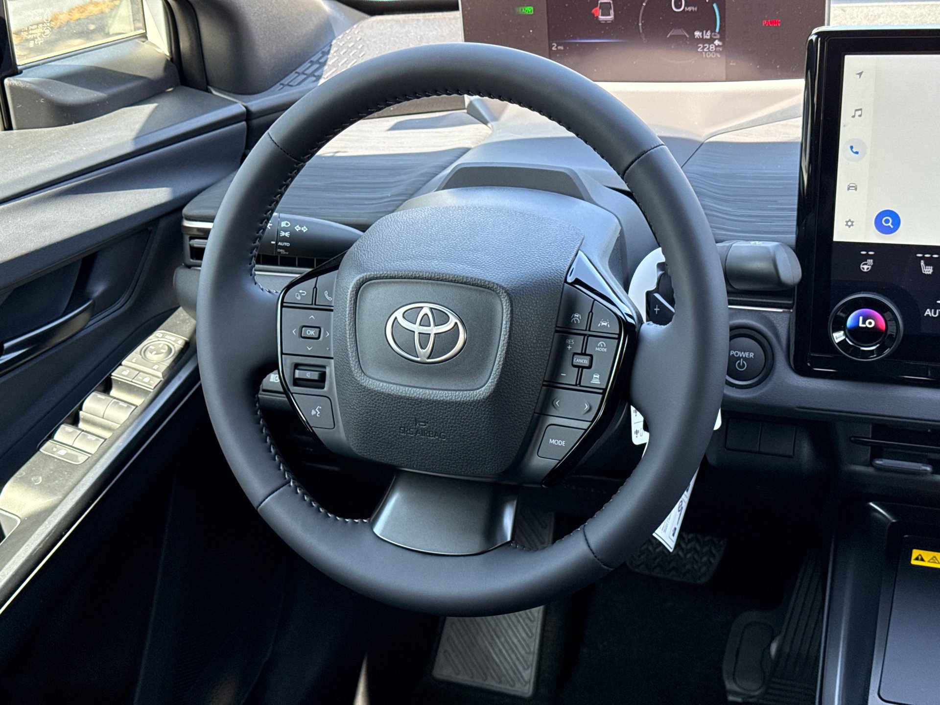 New 2026 Wind Chill Pearl <sup>1</sup> Toyota  SE image 21