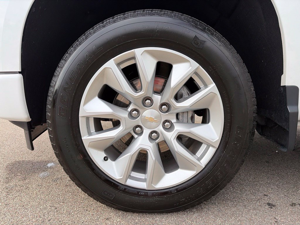 Used 2024 White Chevrolet Custom image 11