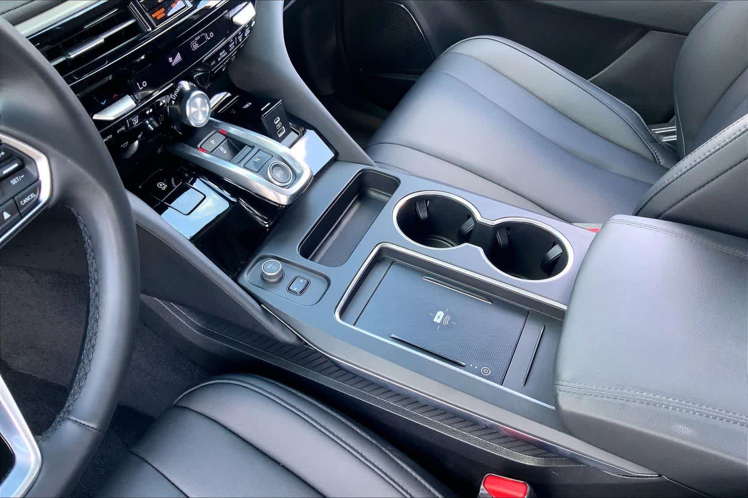 Used 2025 Liquid Carbon Metallic Acura  image 17