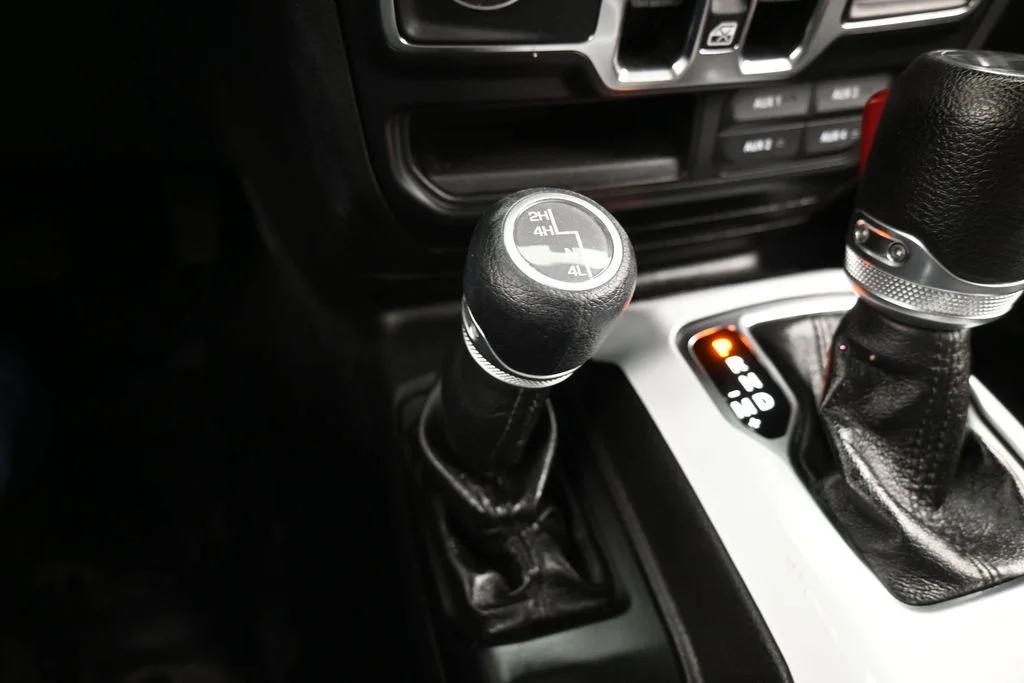Used 2022 Bright White Clearcoat Jeep Unlimited Sport Altitude image 25