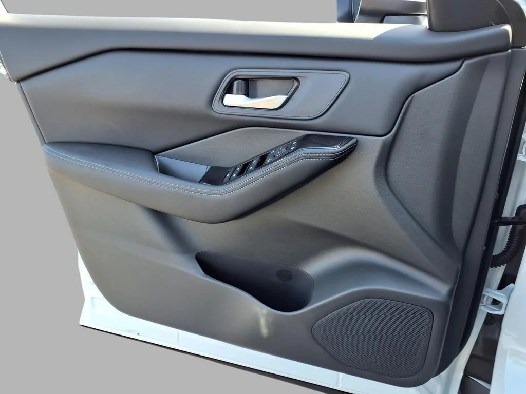 New 2026 Everest White Pearl TriCoat Nissan SV image 18