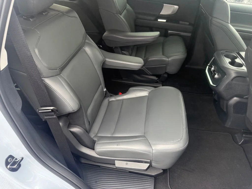New 2026 Glacier Gray Metallic Tri-Coat Ford Active image 57