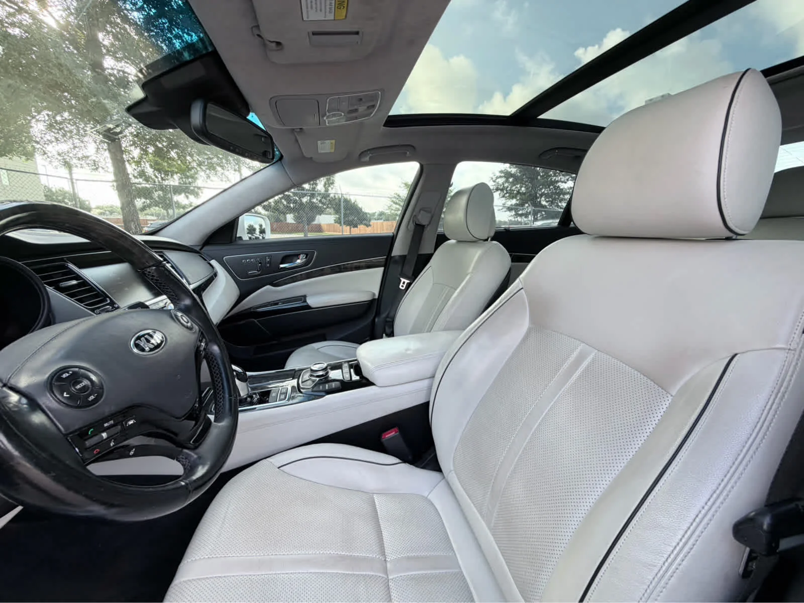 Used 2015  Kia Luxury image 11