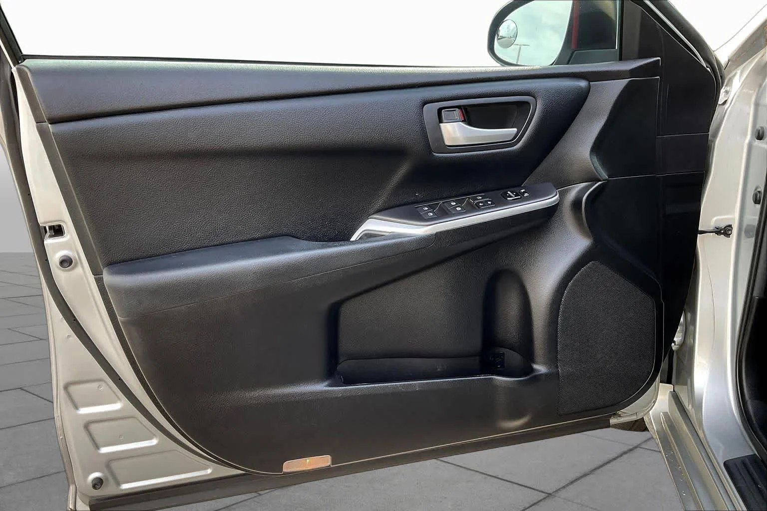 Used 2016 Celestial Silver Metallic Toyota SE image 20