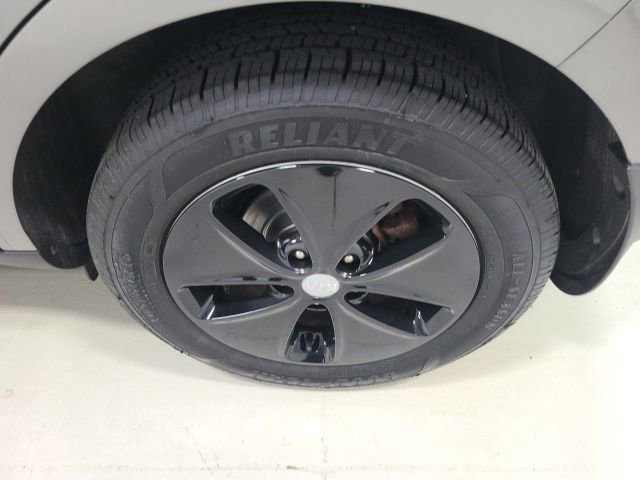 Used 2015 Titanium Gray Kia  image 32