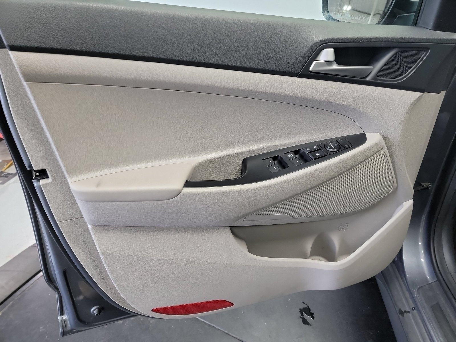 Used 2019 Coliseum Gray Hyundai SE image 12