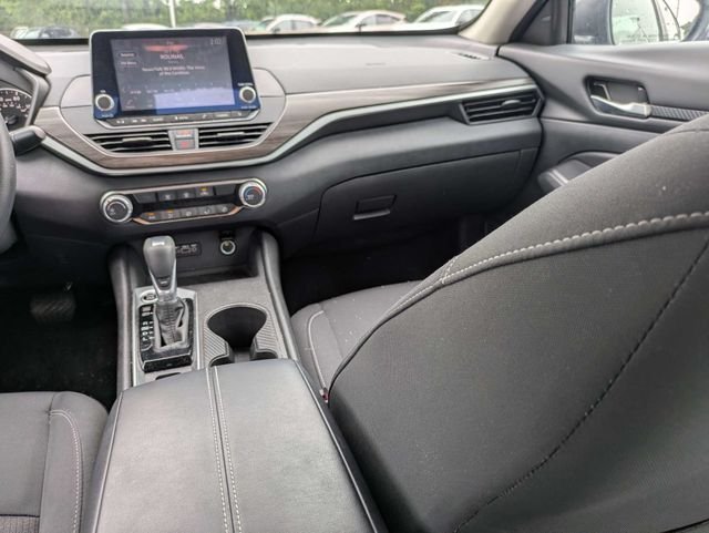 Used 2025 White Nissan 2.5 SV image 14