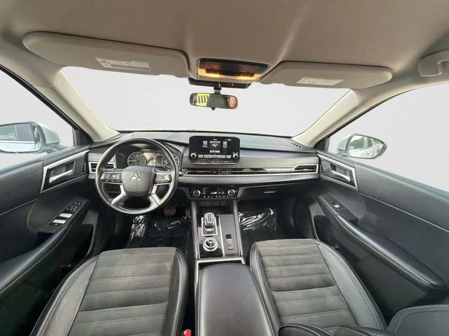 Used 2024 Silver Mitsubishi SE image 19
