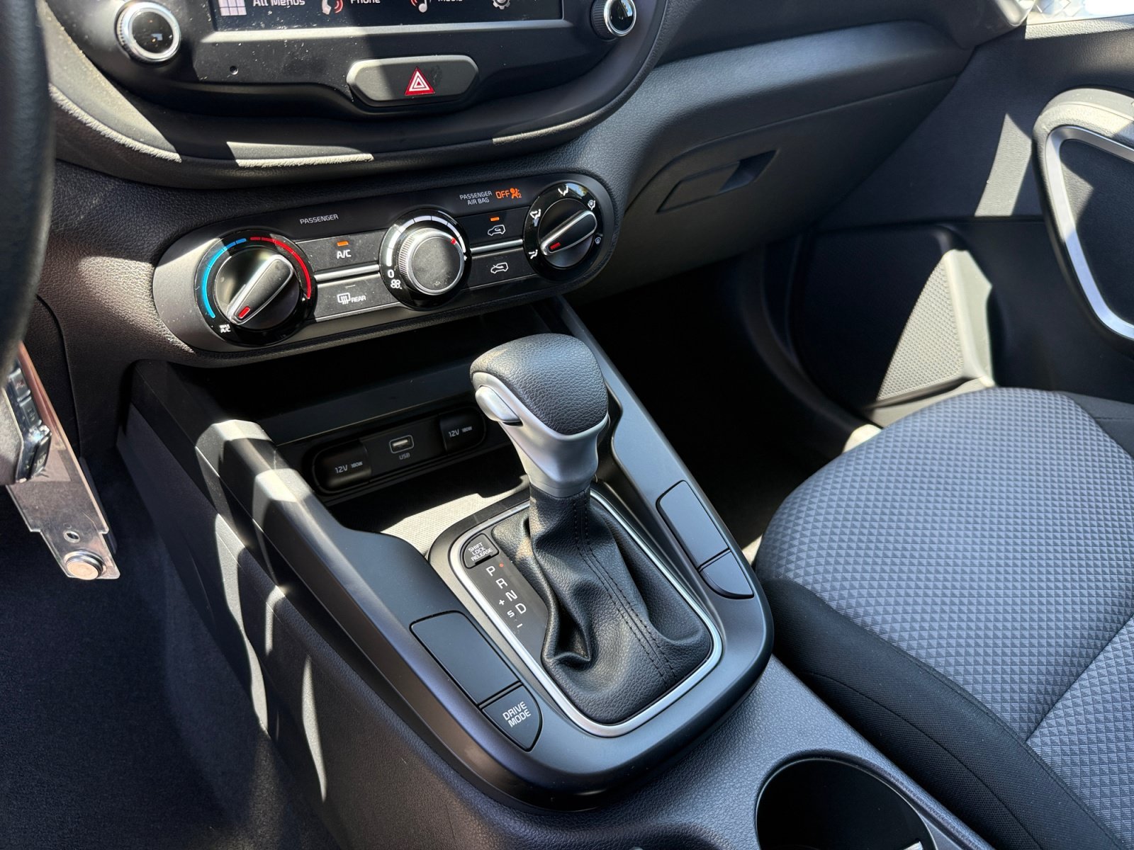 Used 2023 Snow White Pearl Kia LX image 13