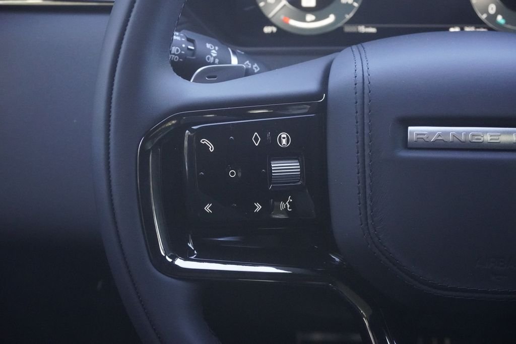 New 2026 Santorini Black Land Rover Dynamic SE image 12