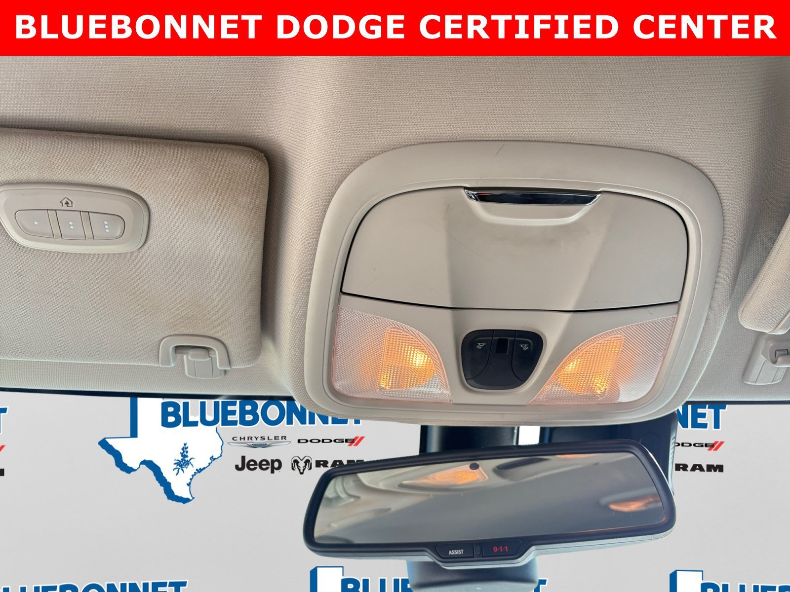 Used 2017 Bright White Clearcoat Jeep Latitude image 28