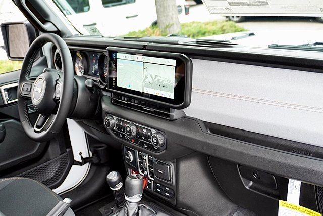 New 2025 Bright White Clear-Coat Exterior Paint Jeep Willys image 15