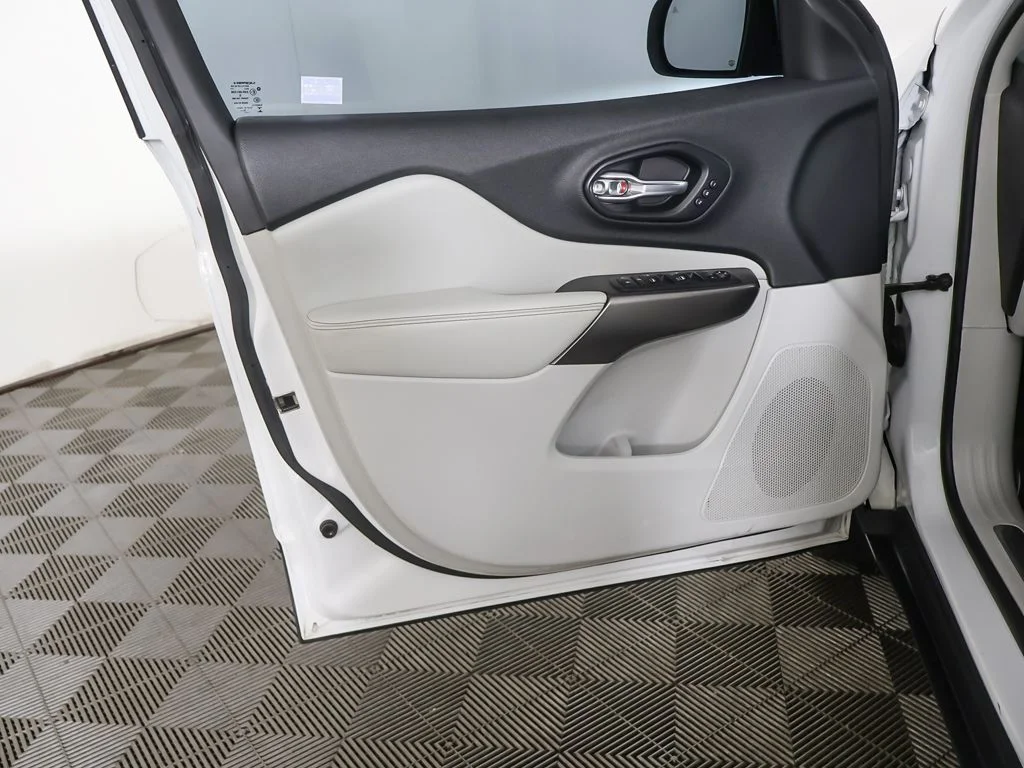 Used 2020 White Jeep Limited image 23