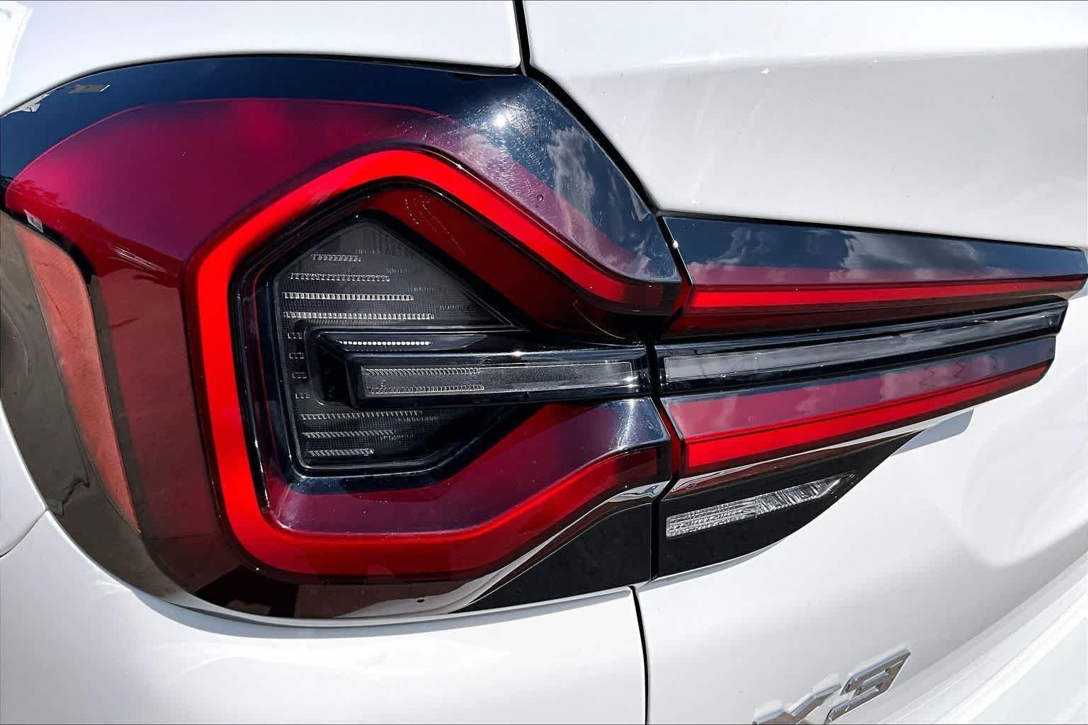 Used 2022 Alpine White BMW xDrive30i image 28