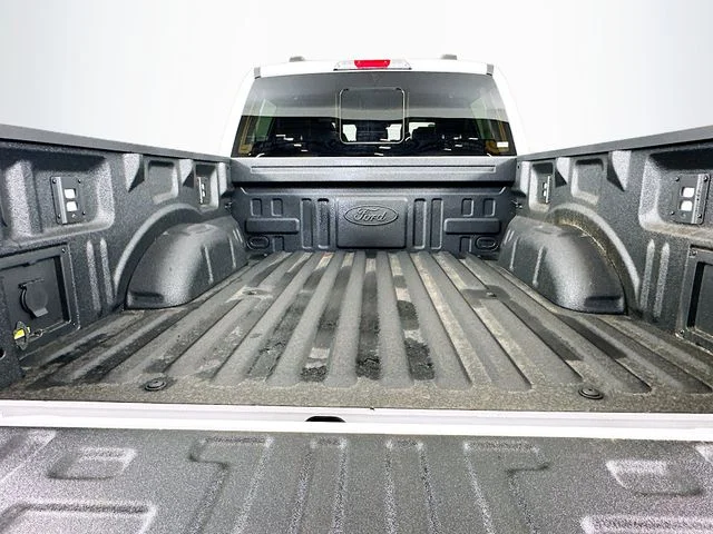 New 2026 Oxford White Ford Lariat image 26