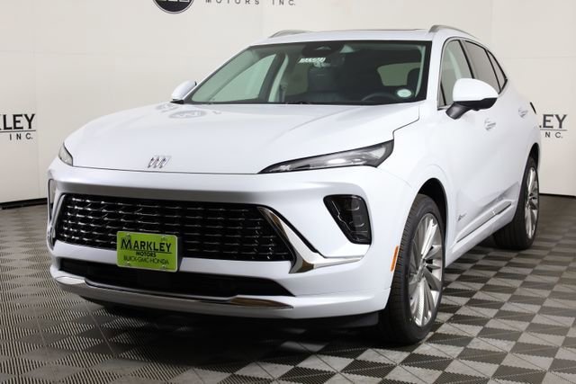 New 2026 Iridescent White Tricoat Buick Avenir image 30