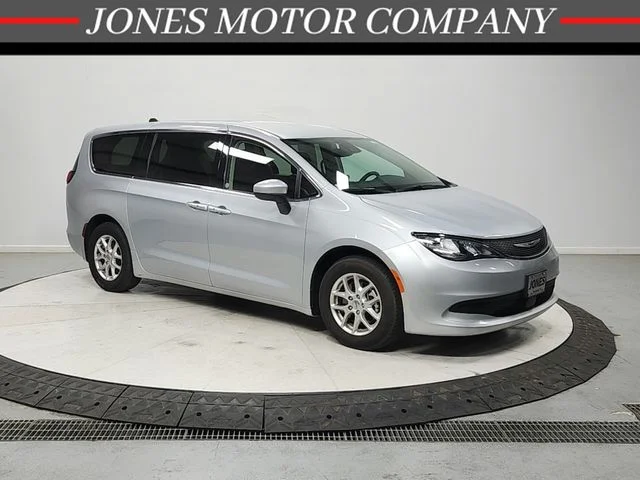 2023 Chrysler Voyager LX's photo