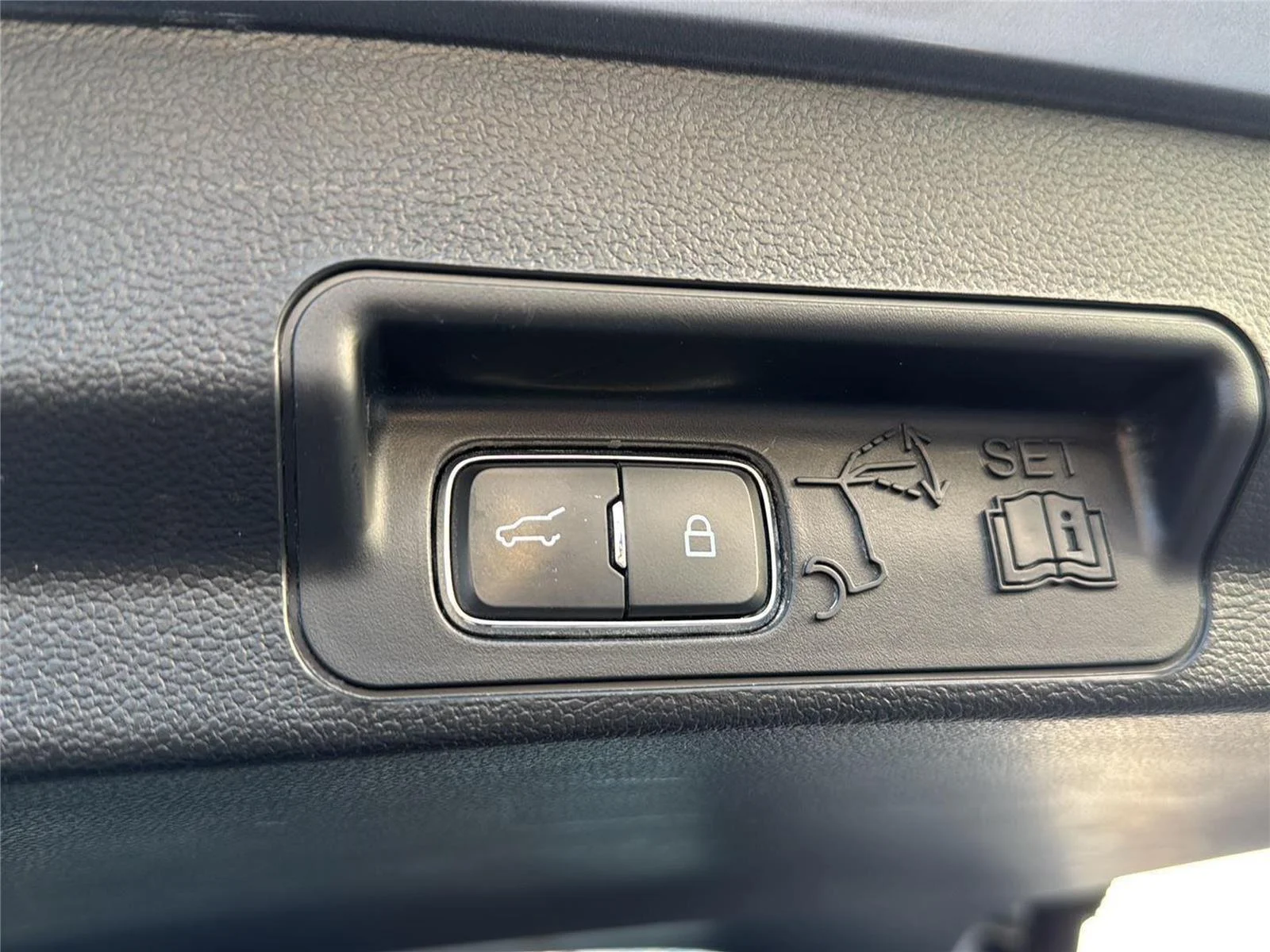 2023 Ford Explorer Limited - Photo 30