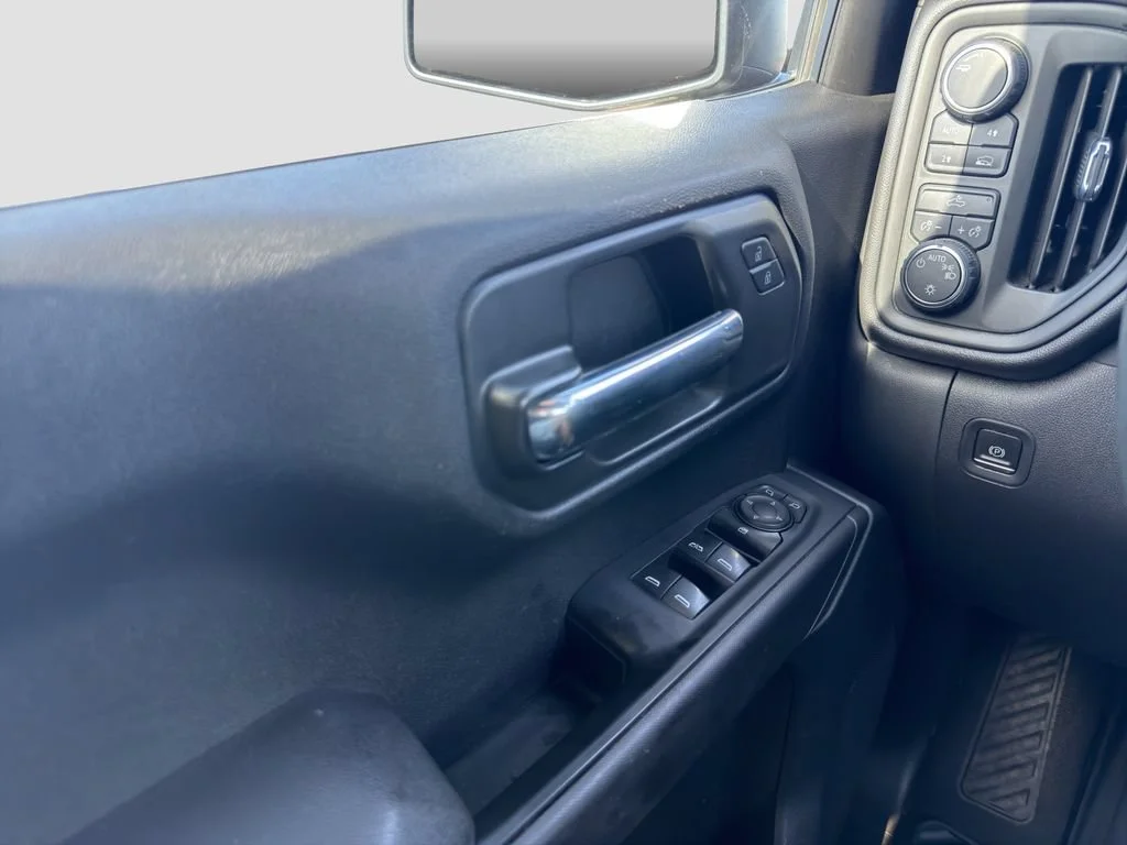 Used 2023 STERLING GRAY METALLIC Chevrolet Custom image 25