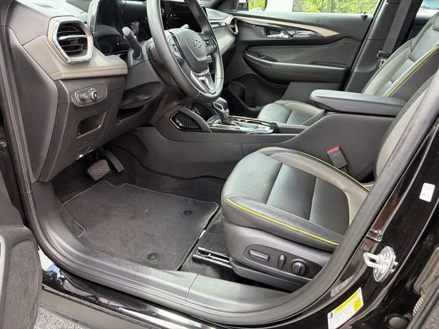 Used 2025 Mosaic Black Metallic Chevrolet ACTIV image 9
