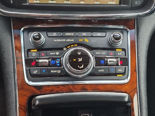 Used 2019 Red Lincoln Reserve image 22