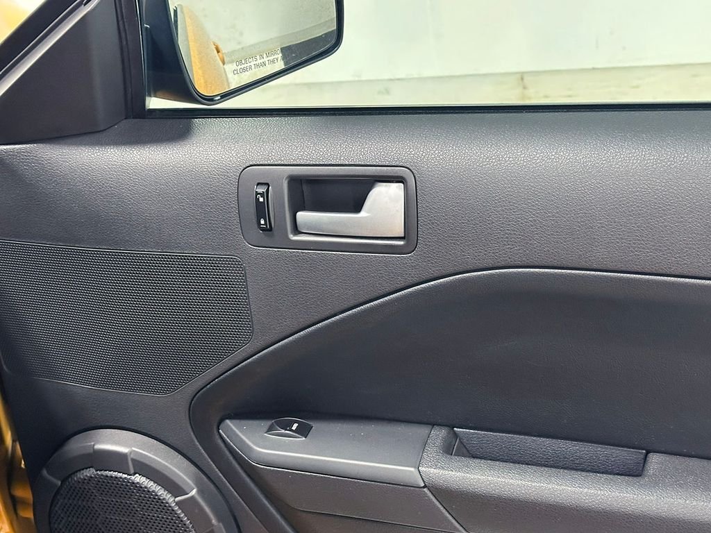 Used 2007 Orange Ford  image 45