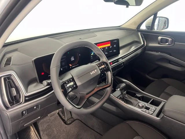 2026 Kia Sorento LX - Photo 12