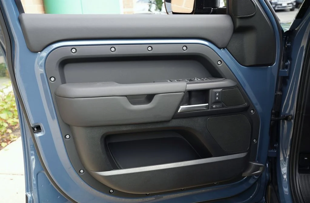 New 2026 Tasman Blue Land Rover X-Dynamic SE image 10