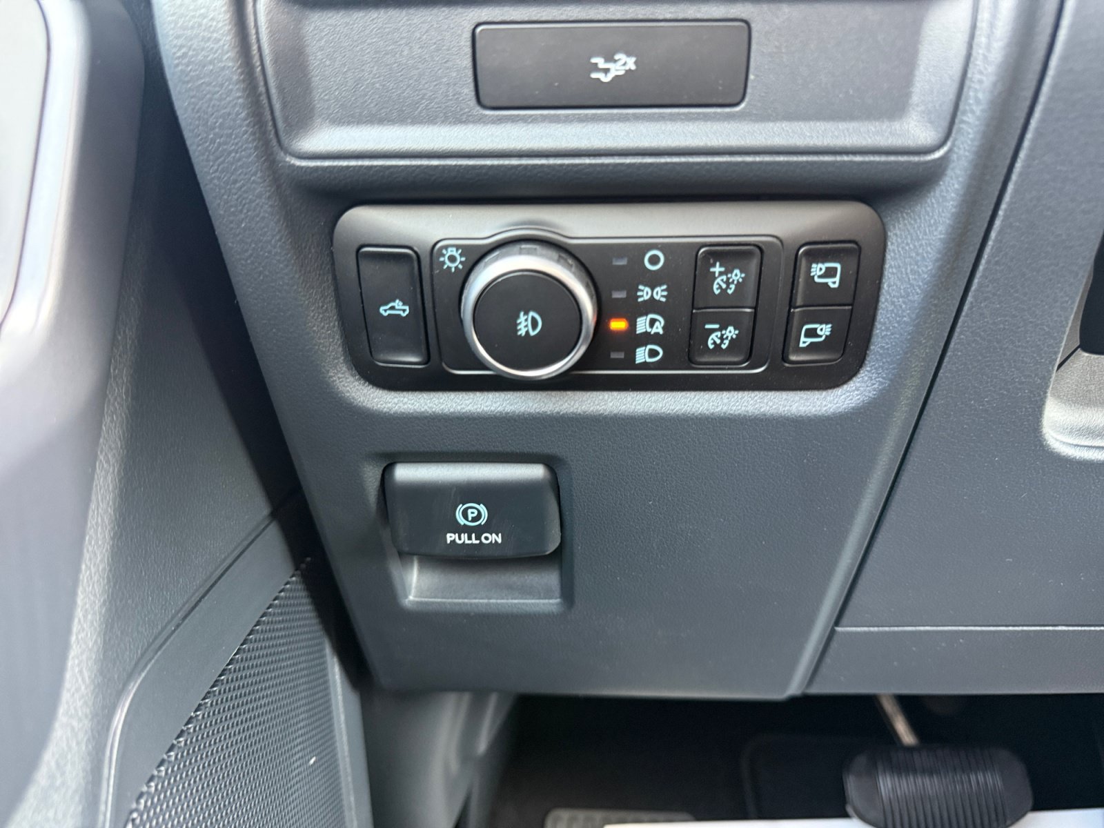 New 2026 Carbonized Gray Metallic Ford XLT image 19